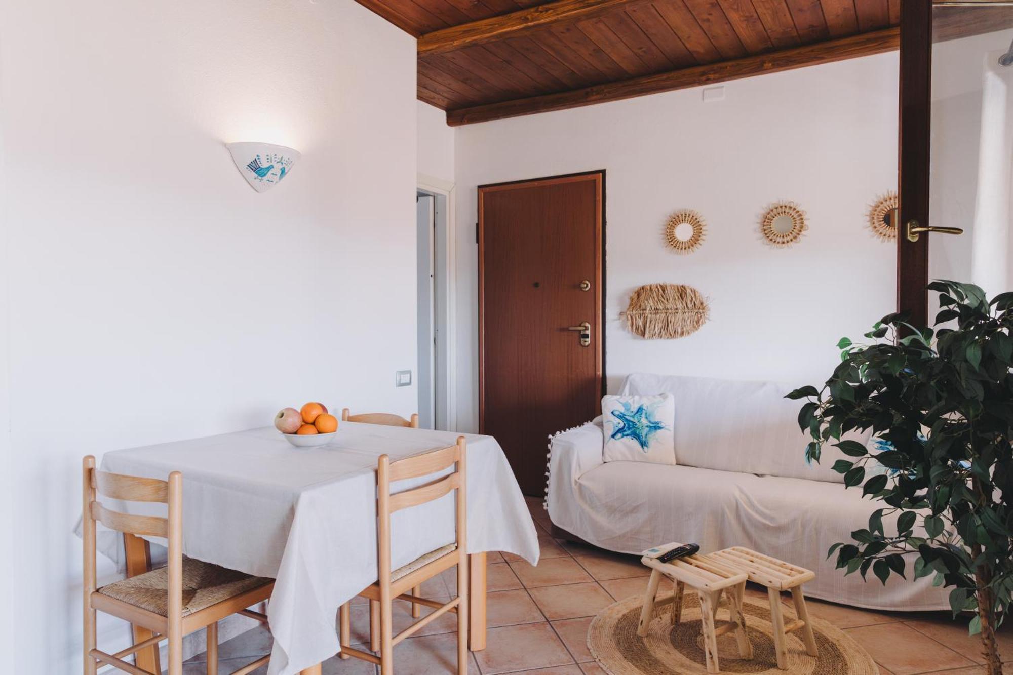 Cactus Mare Apartment Golfo Aranci Bagian luar foto