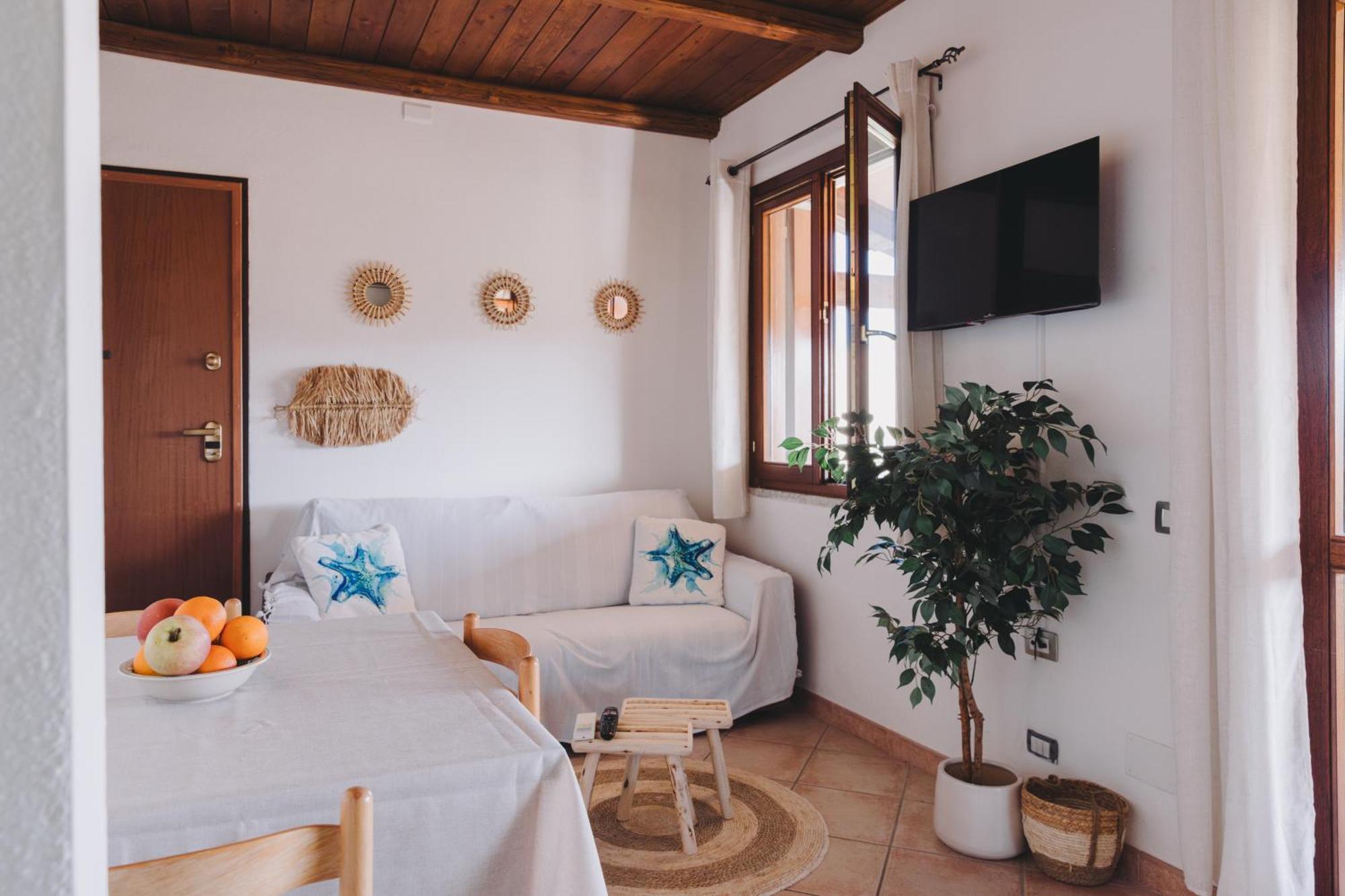 Cactus Mare Apartment Golfo Aranci Bagian luar foto